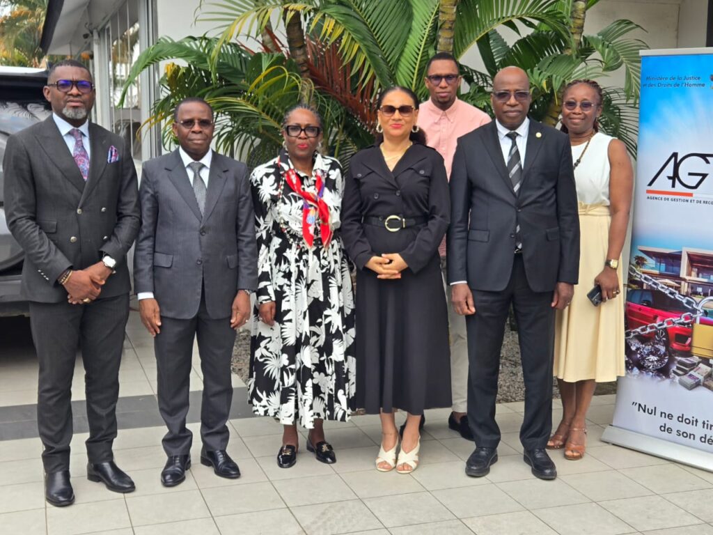 Mme Marie-Rose MESSI, Directeur Général de la SRC, reçue par Mme Nathalie Tapé-Djé Bi Djé, Directrice générale de l’AGRAC, à Abidjan.